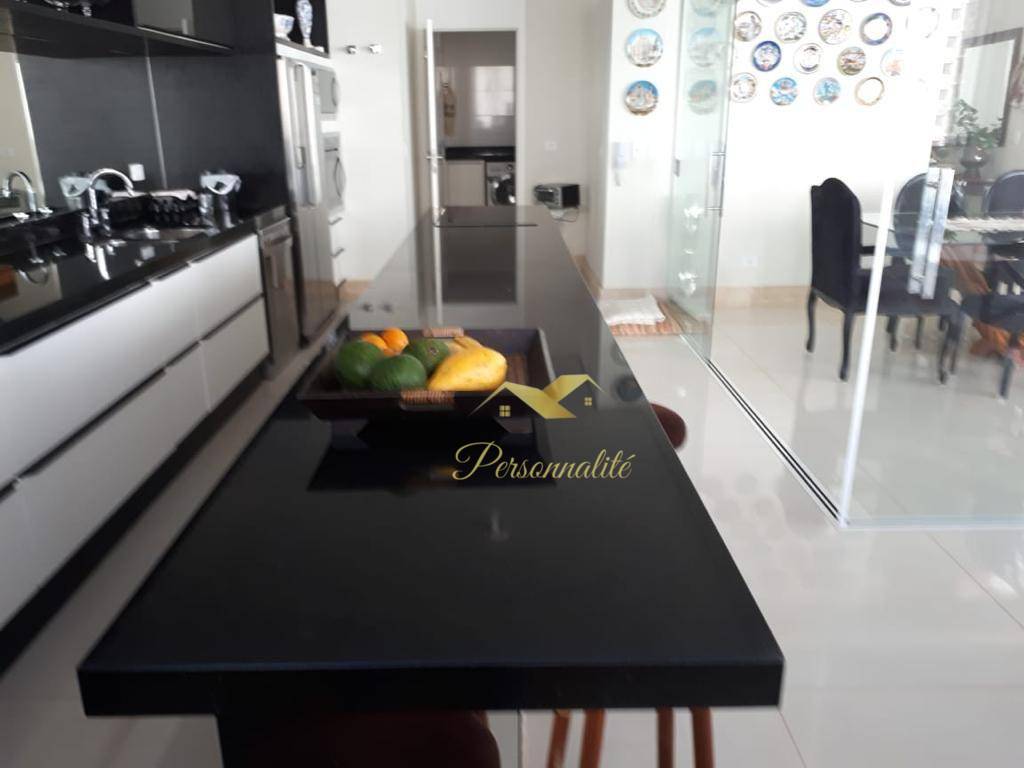 Apartamento à venda com 3 quartos, 245m² - Foto 4