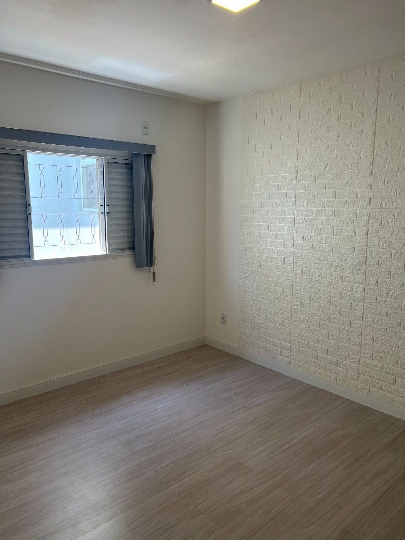 Casa para alugar com 3 quartos, 96m² - Foto 13