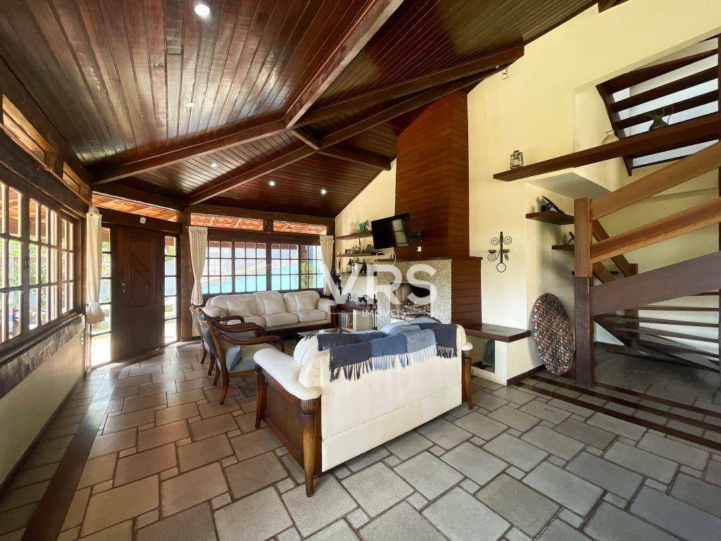 Casa à venda com 5 quartos, 220m² - Foto 23