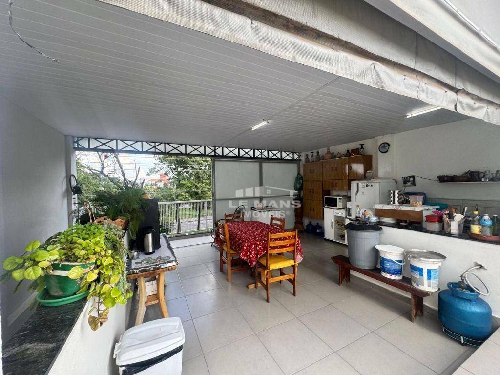 Casa à venda com 3 quartos, 195m² - Foto 8