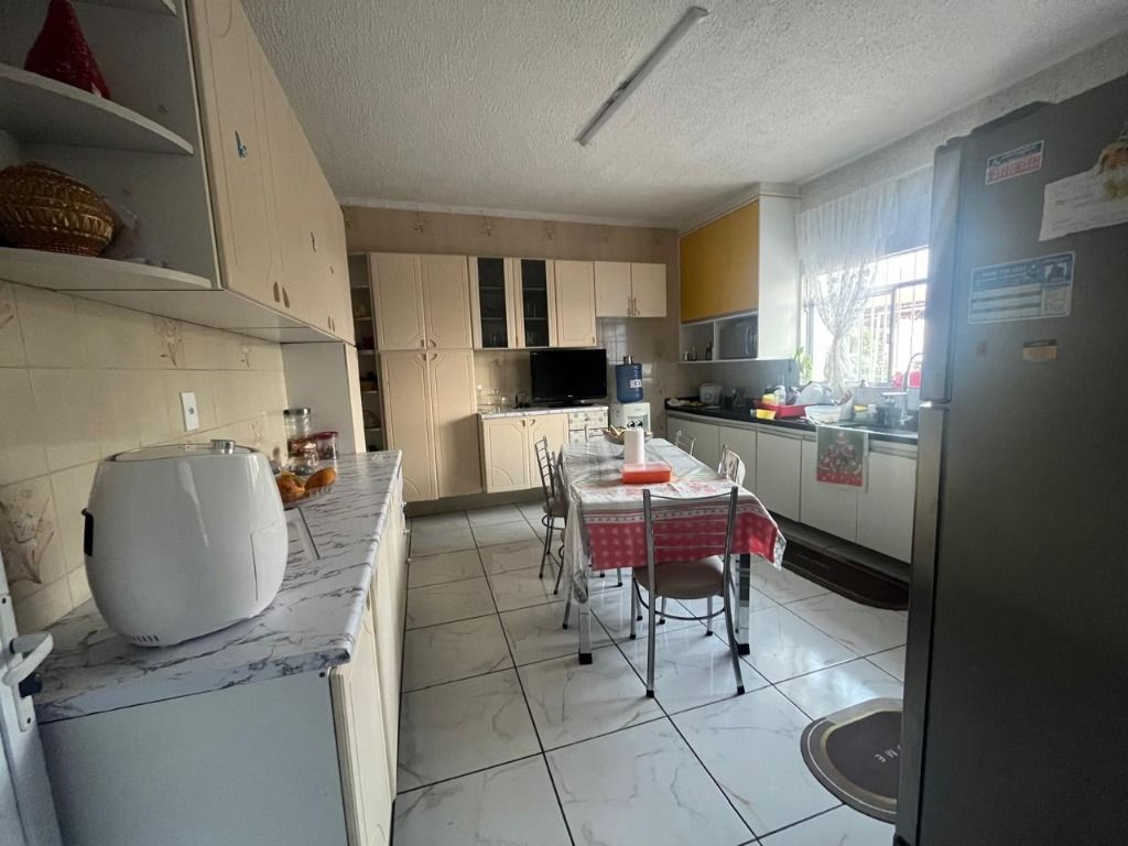 Sobrado à venda com 3 quartos, 200m² - Foto 11