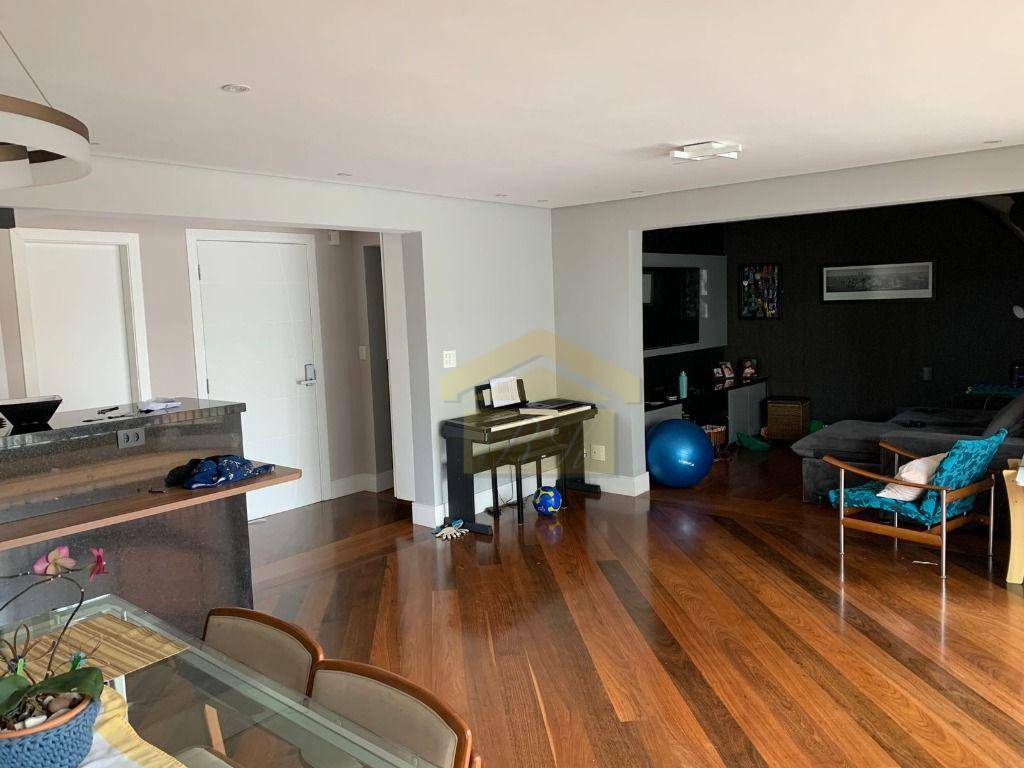 Apartamento à venda com 3 quartos, 150m² - Foto 1