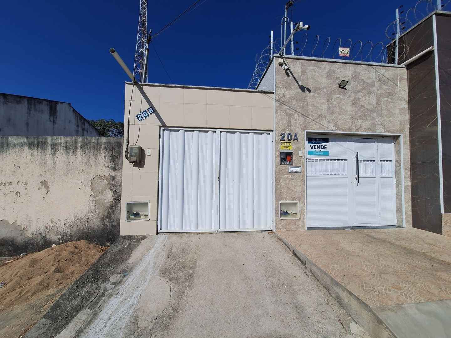 Casa à venda e aluguel com 2 quartos, 84m² - Foto 1