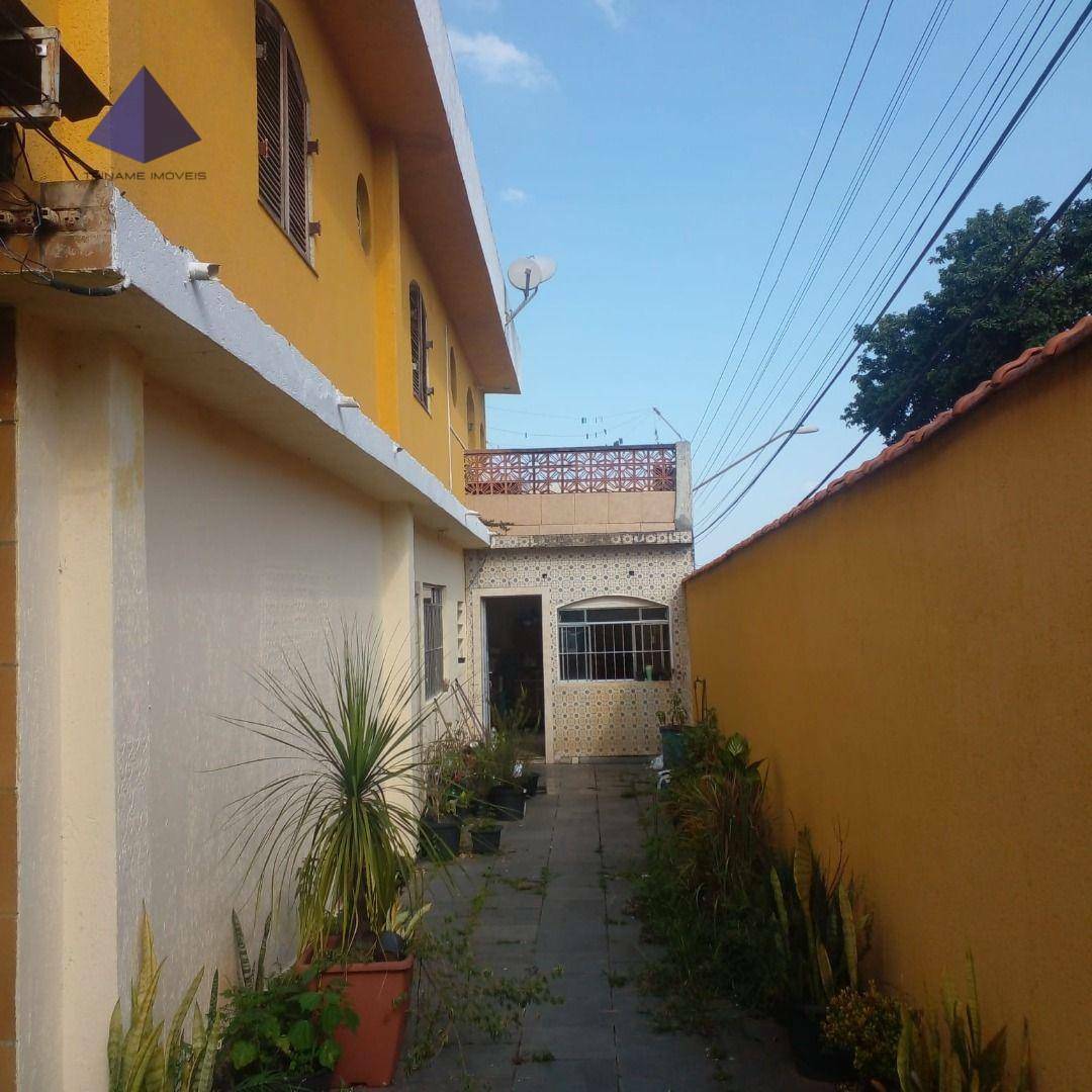 Sobrado à venda com 3 quartos, 240m² - Foto 1