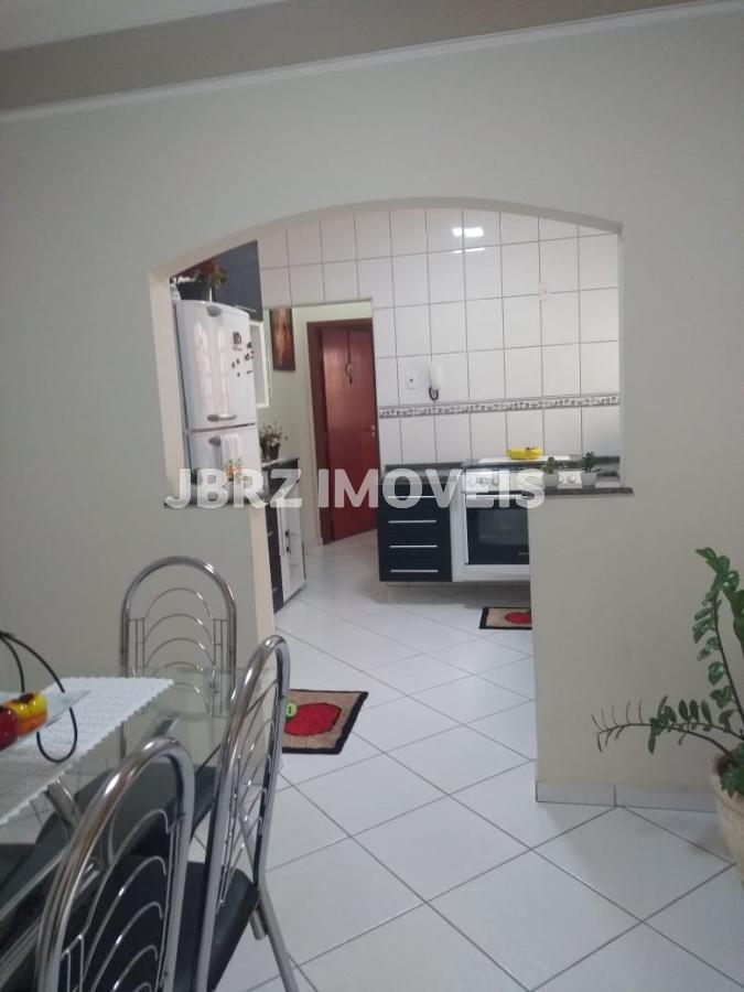 Casa à venda com 3 quartos, 170m² - Foto 2