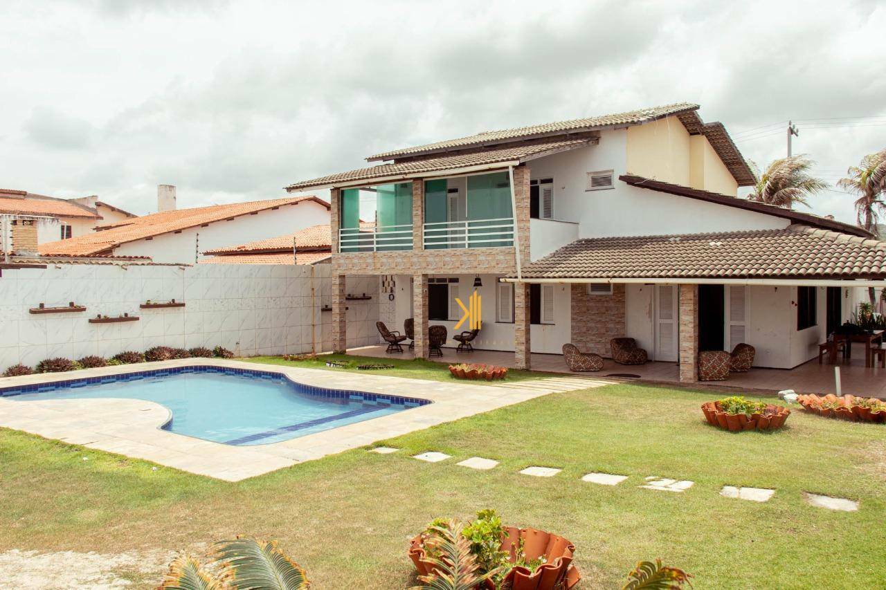 Casa à venda com 6 quartos, 300m² - Foto 1