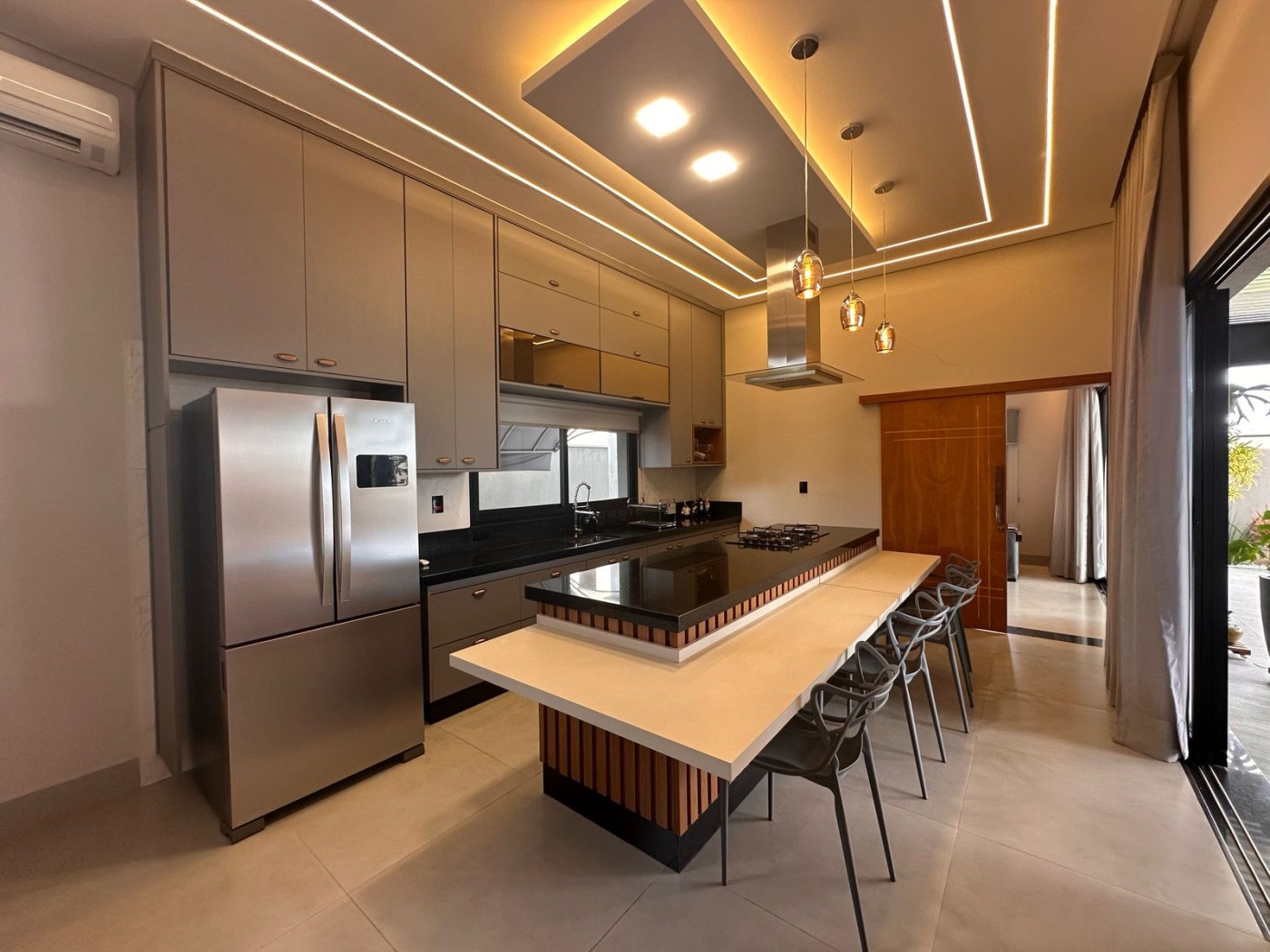 Casa à venda com 3 quartos, 335m² - Foto 9