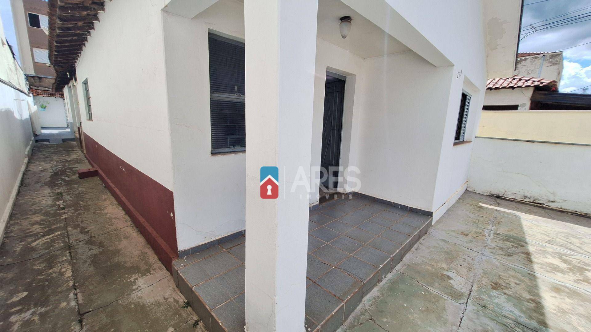 Casa à venda com 3 quartos, 157m² - Foto 2