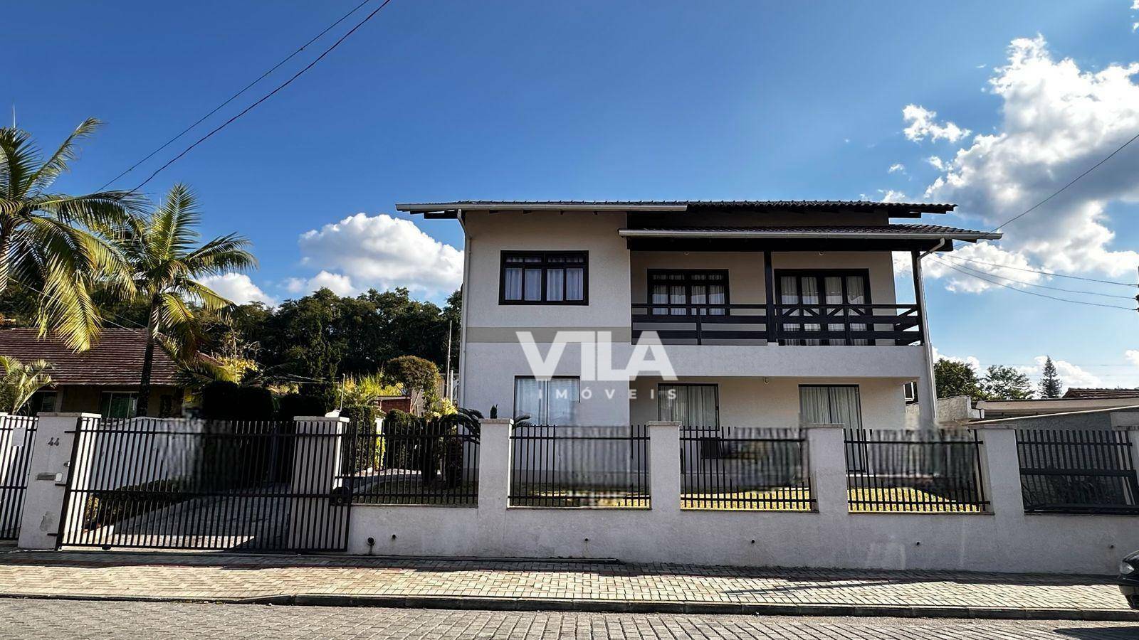 Casa à venda com 6 quartos, 305m² - Foto 2