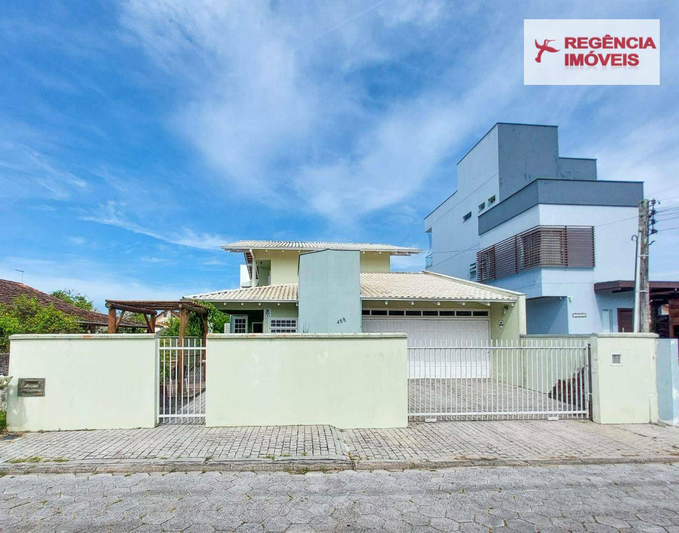 Casa à venda com 4 quartos, 300m² - Foto 4