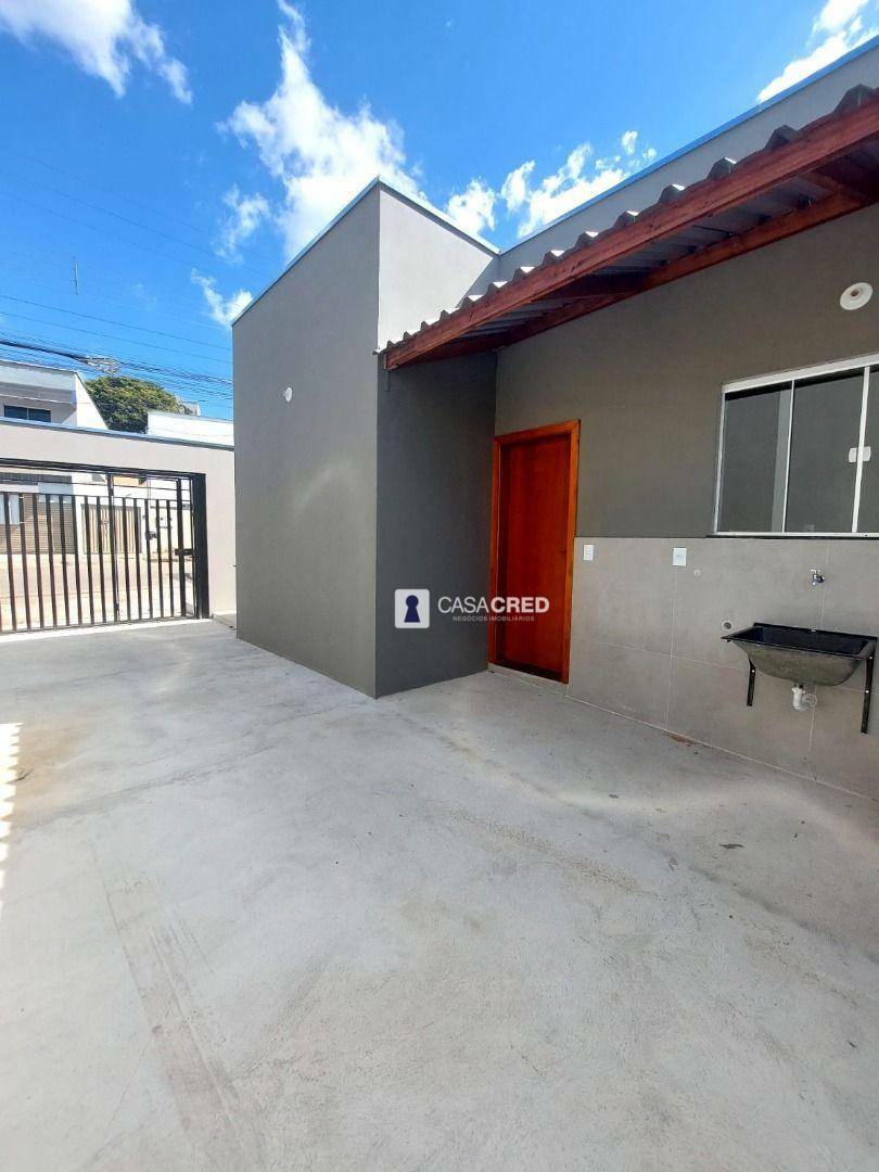 Casa à venda com 3 quartos, 75m² - Foto 3