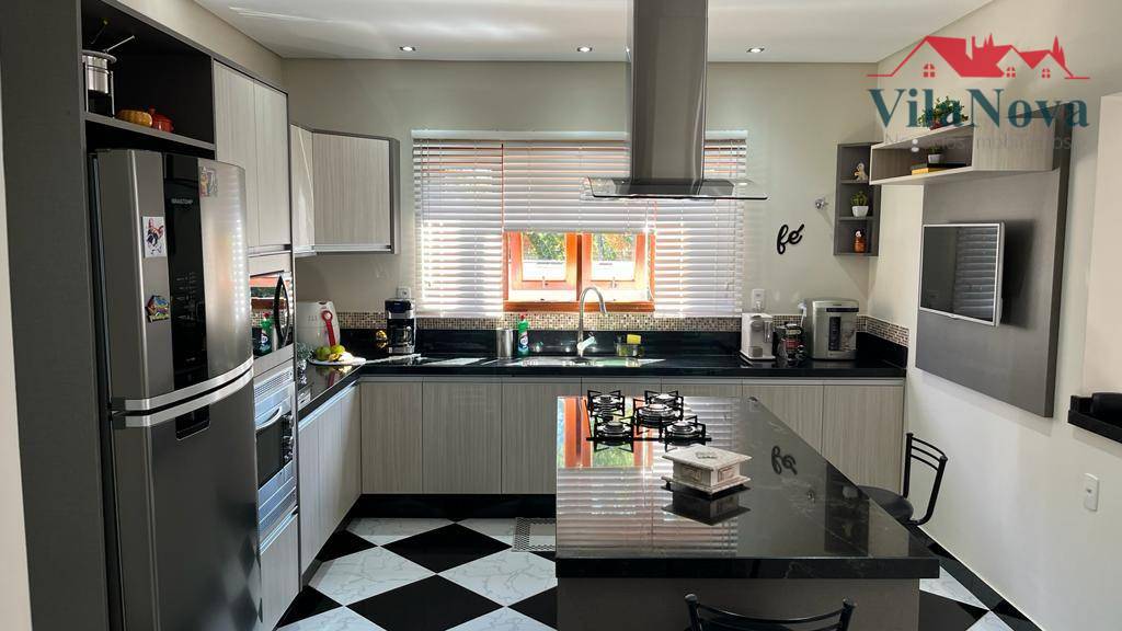Casa à venda com 3 quartos, 264m² - Foto 4