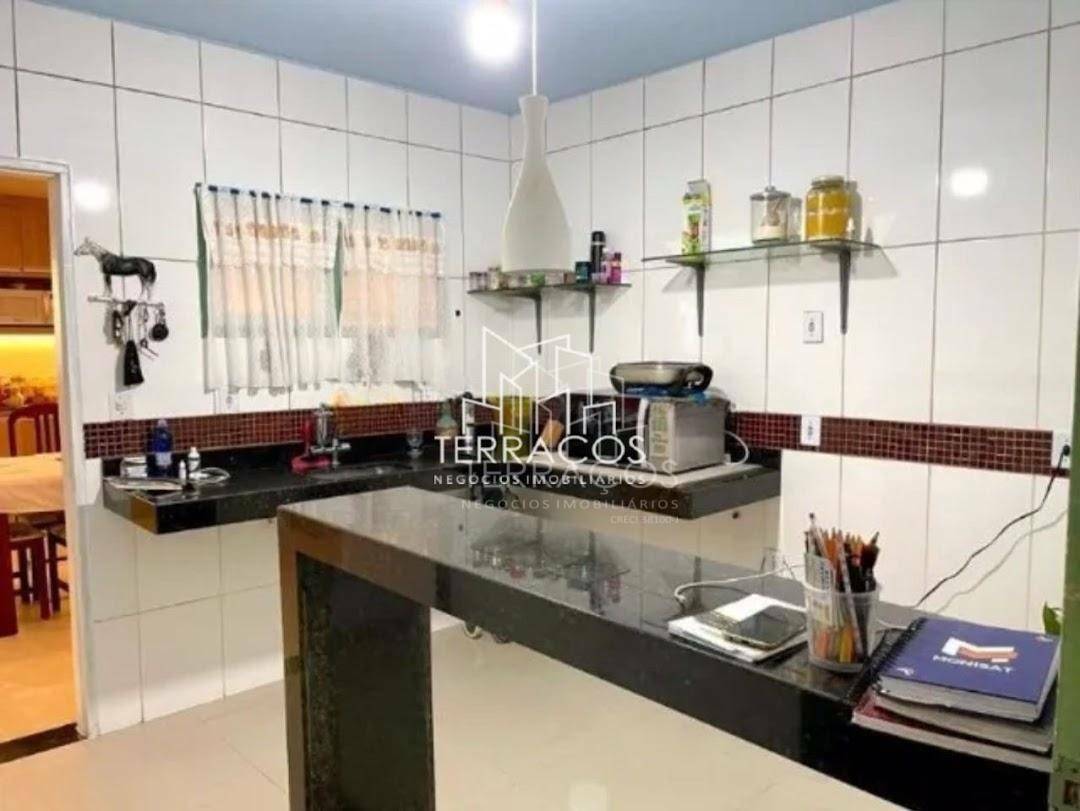 Chácara à venda com 2 quartos, 200m² - Foto 11