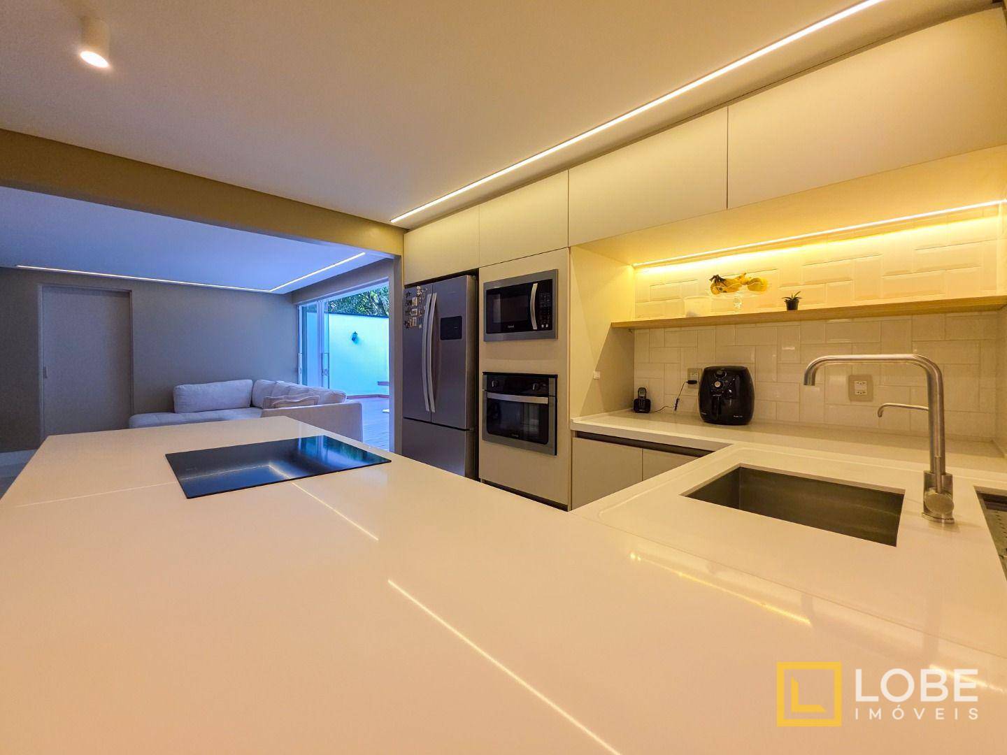 Casa à venda com 3 quartos, 330m² - Foto 8