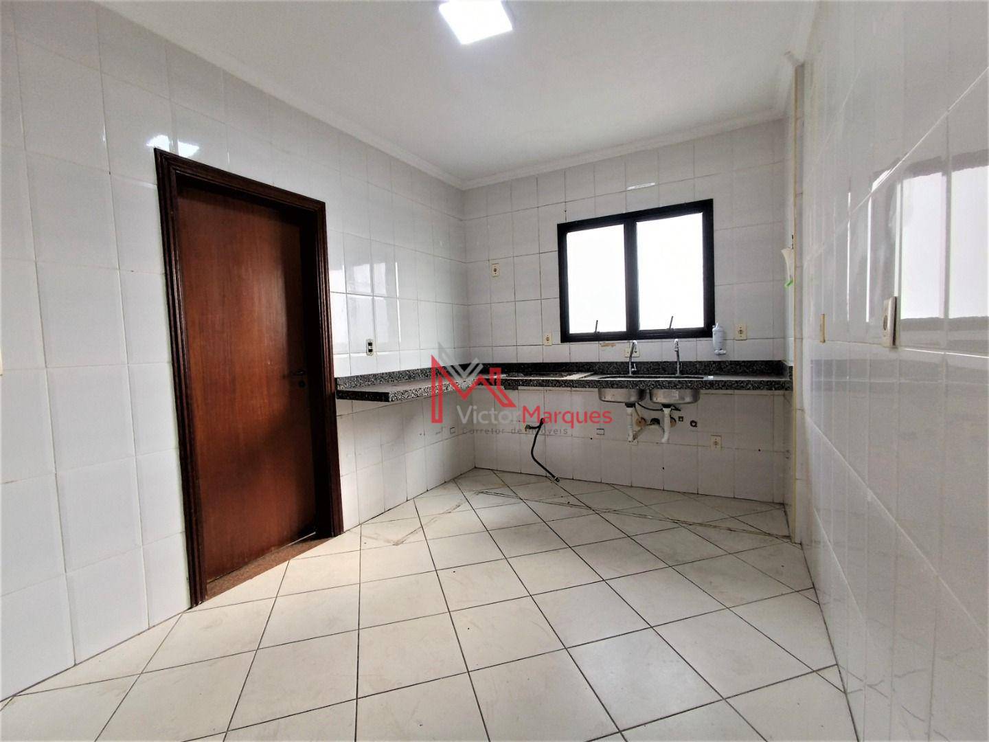 Apartamento para alugar com 3 quartos, 125m² - Foto 9