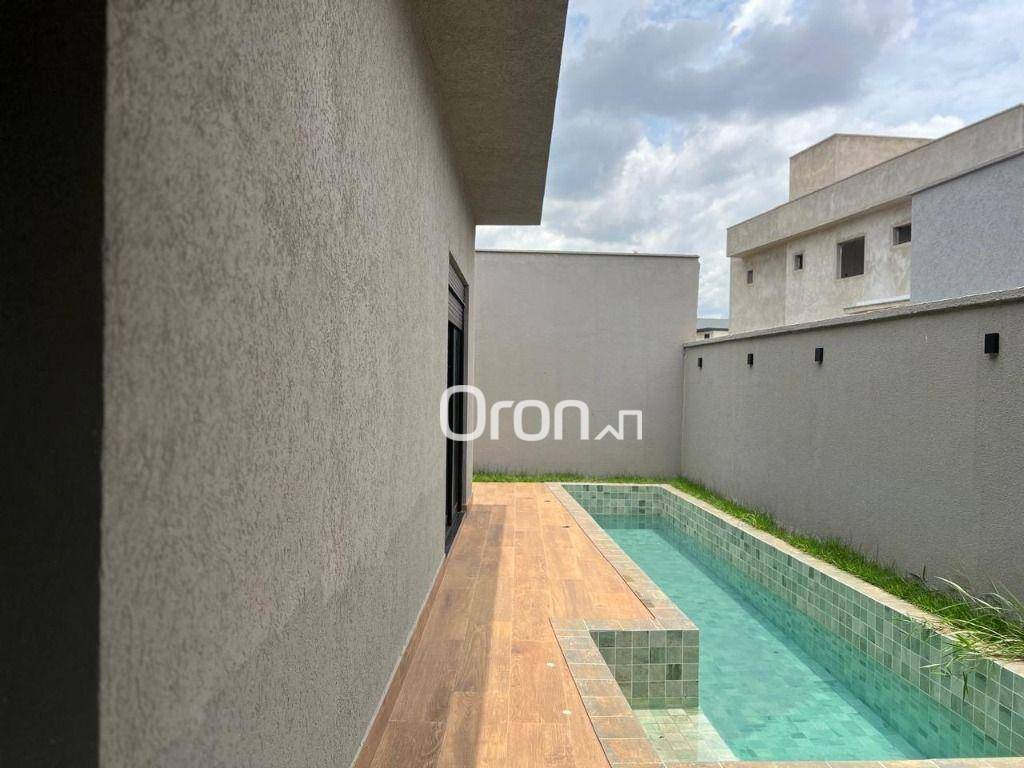 Casa de Condomínio à venda com 4 quartos, 233m² - Foto 2