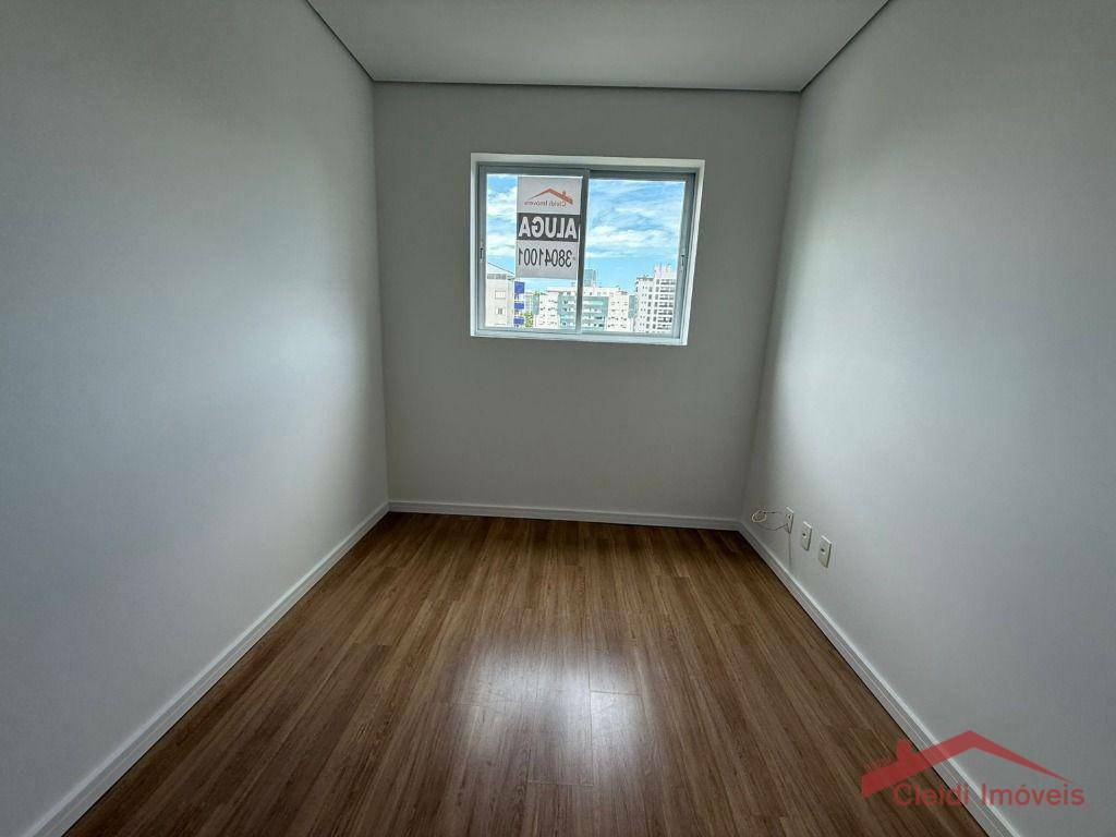 Apartamento para alugar com 2 quartos, 67m² - Foto 15