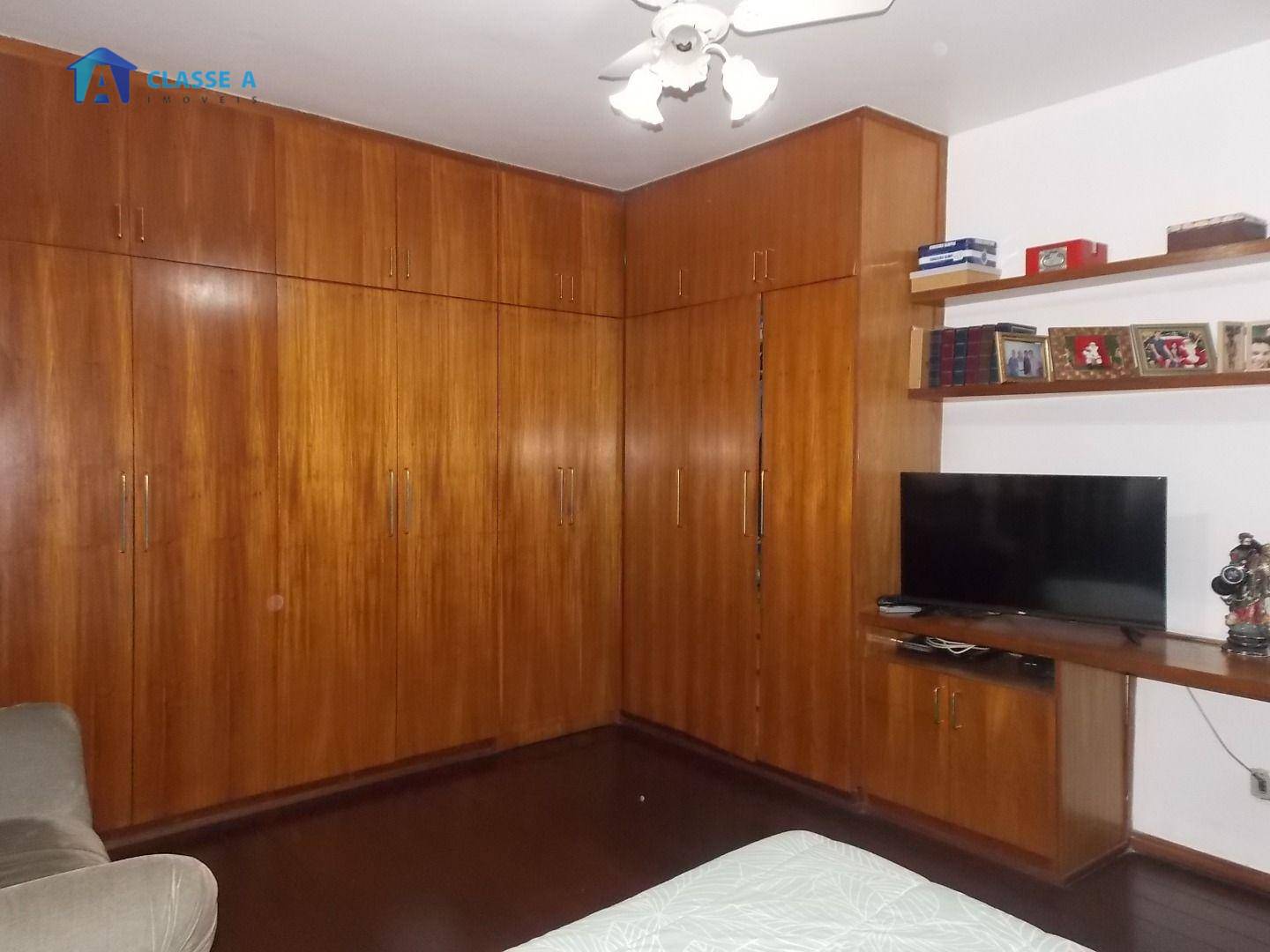 Casa à venda com 4 quartos, 300m² - Foto 12