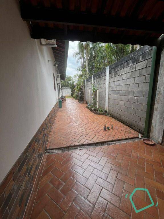 Casa de Condomínio para alugar com 3 quartos, 325m² - Foto 22