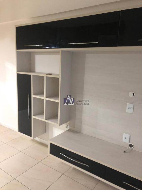 Apartamento à venda com 3 quartos, 80m² - Foto 2