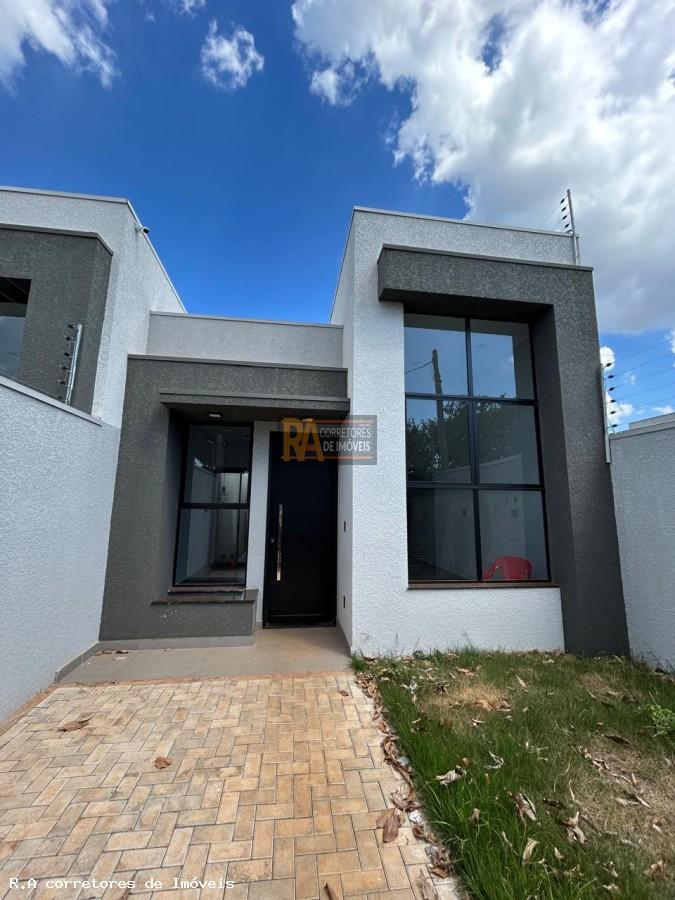Casa à venda com 3 quartos, 180m² - Foto 1