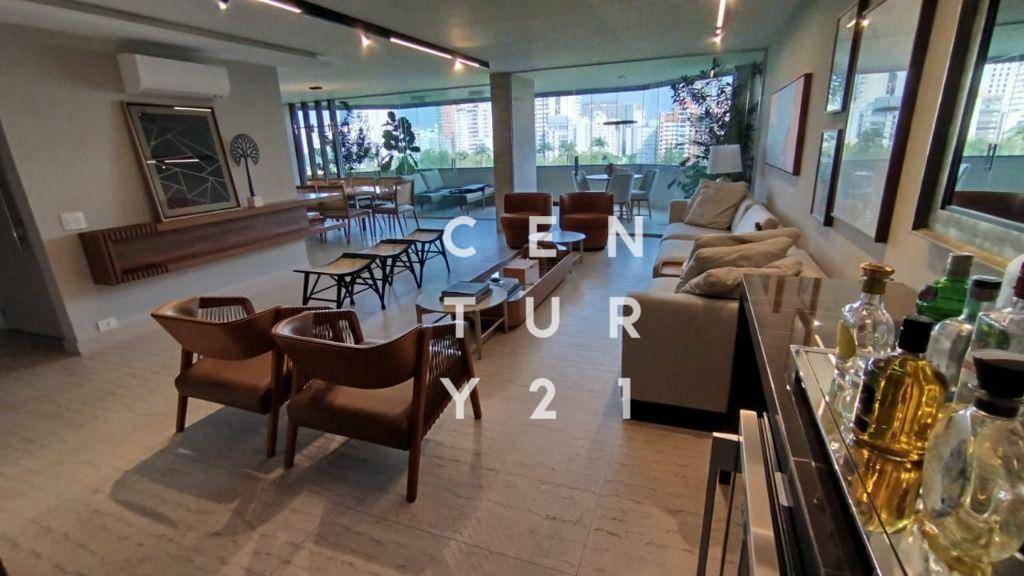 Apartamento para alugar com 4 quartos, 271m² - Foto 1