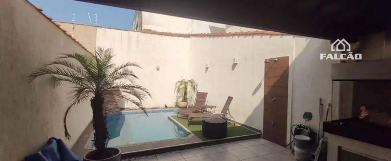 Sobrado à venda com 4 quartos, 154m² - Foto 1