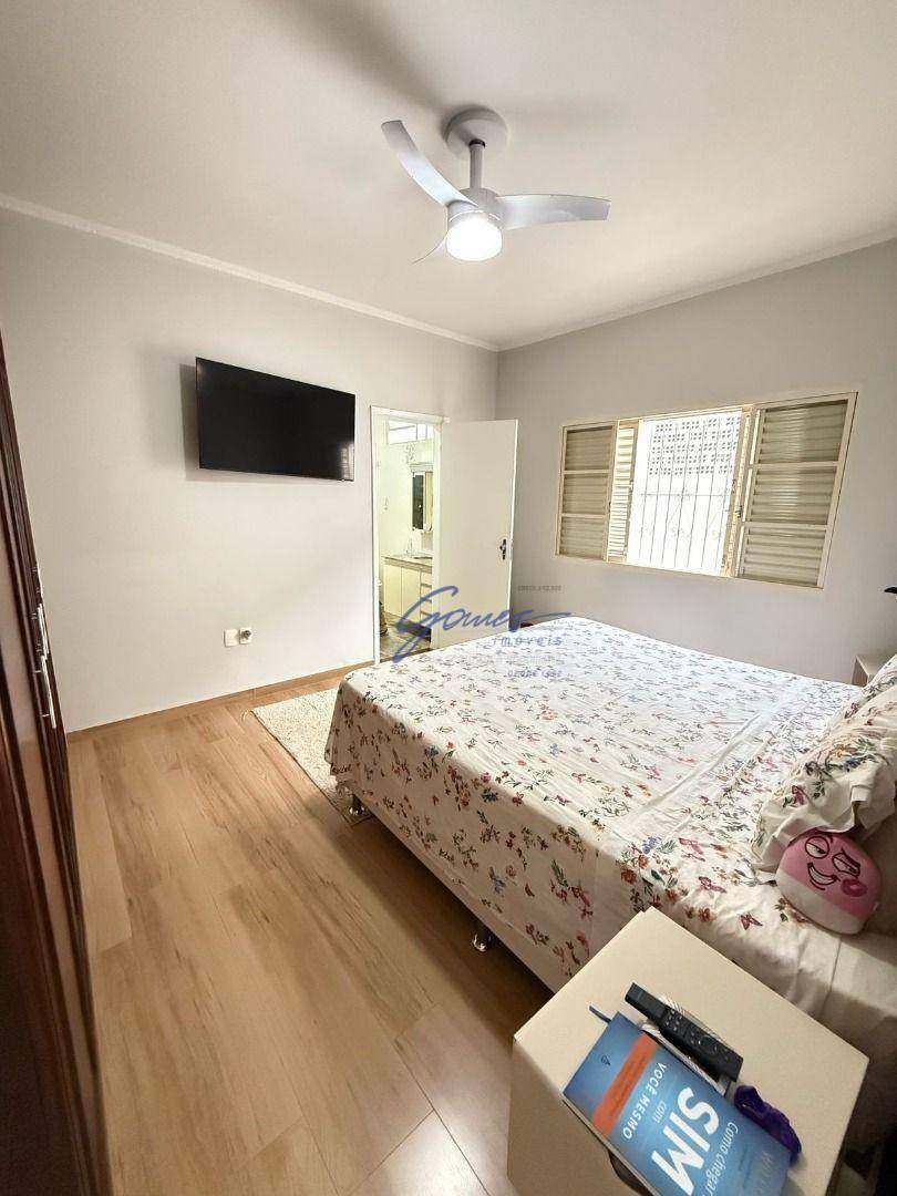 Casa à venda com 3 quartos, 252m² - Foto 3