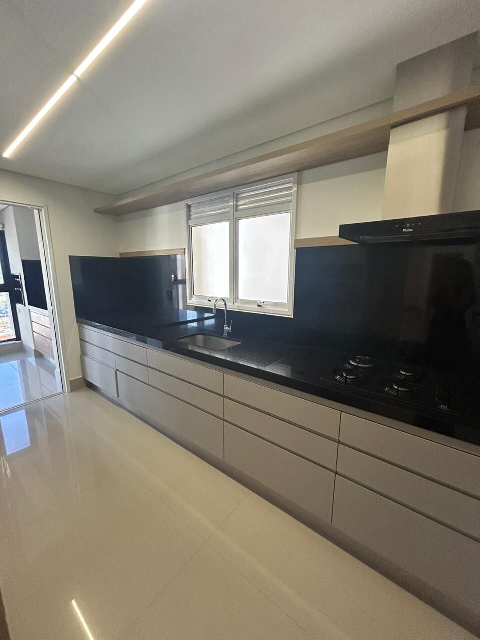 Apartamento à venda com 3 quartos, 145m² - Foto 3