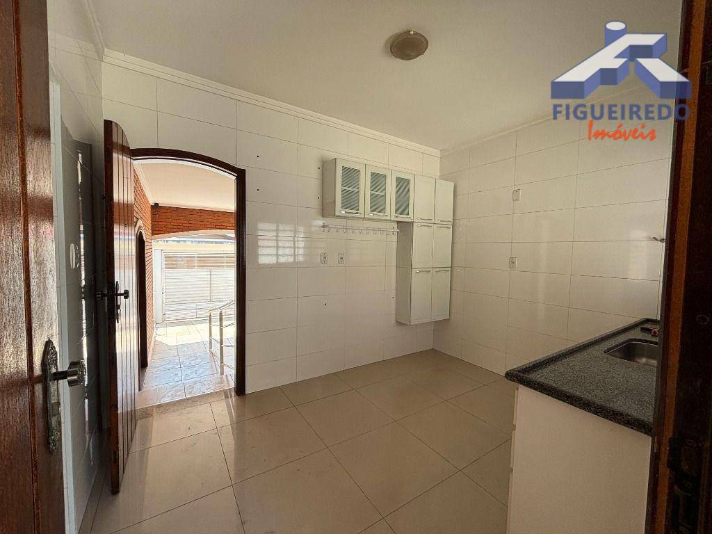 Casa à venda com 3 quartos - Foto 4