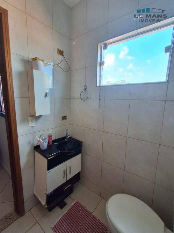 Casa à venda com 3 quartos, 200m² - Foto 2