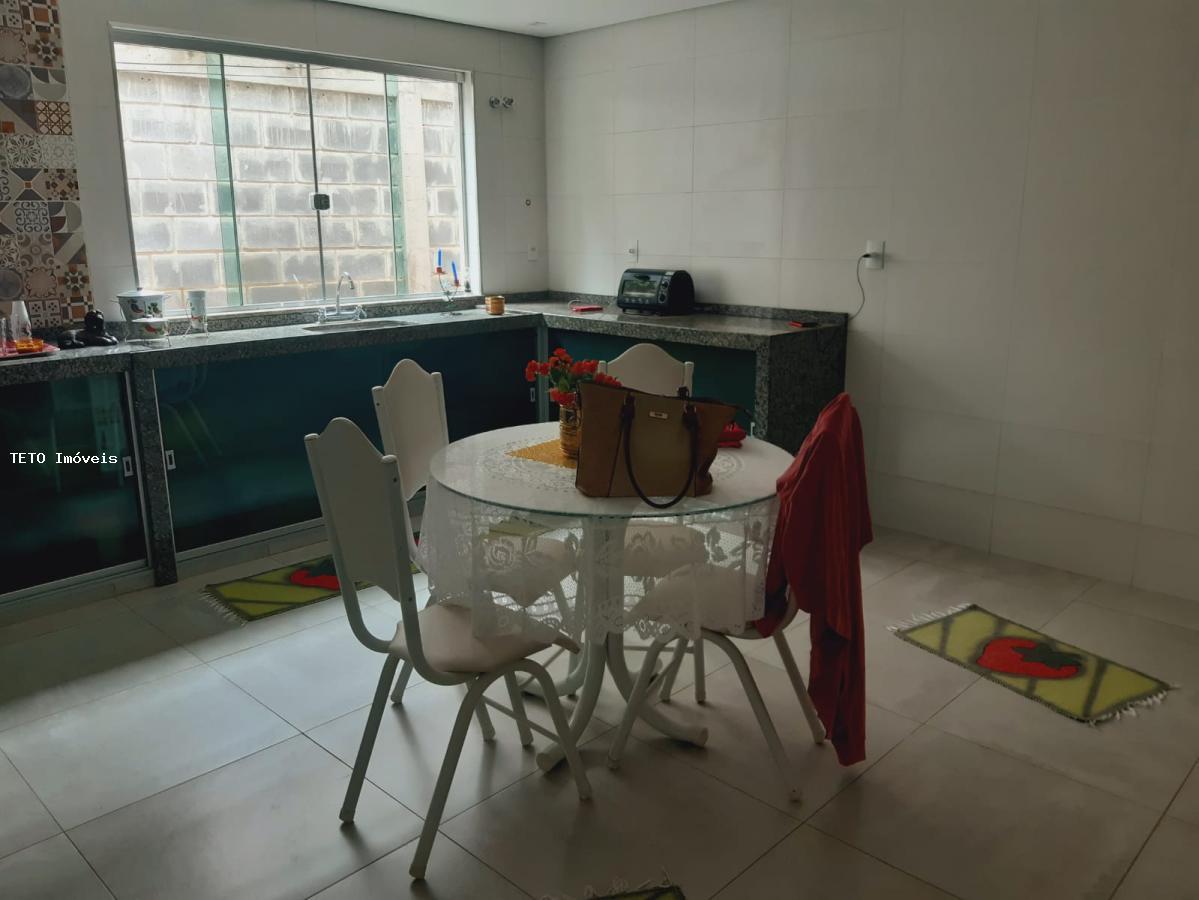 Casa à venda com 3 quartos, 210m² - Foto 17