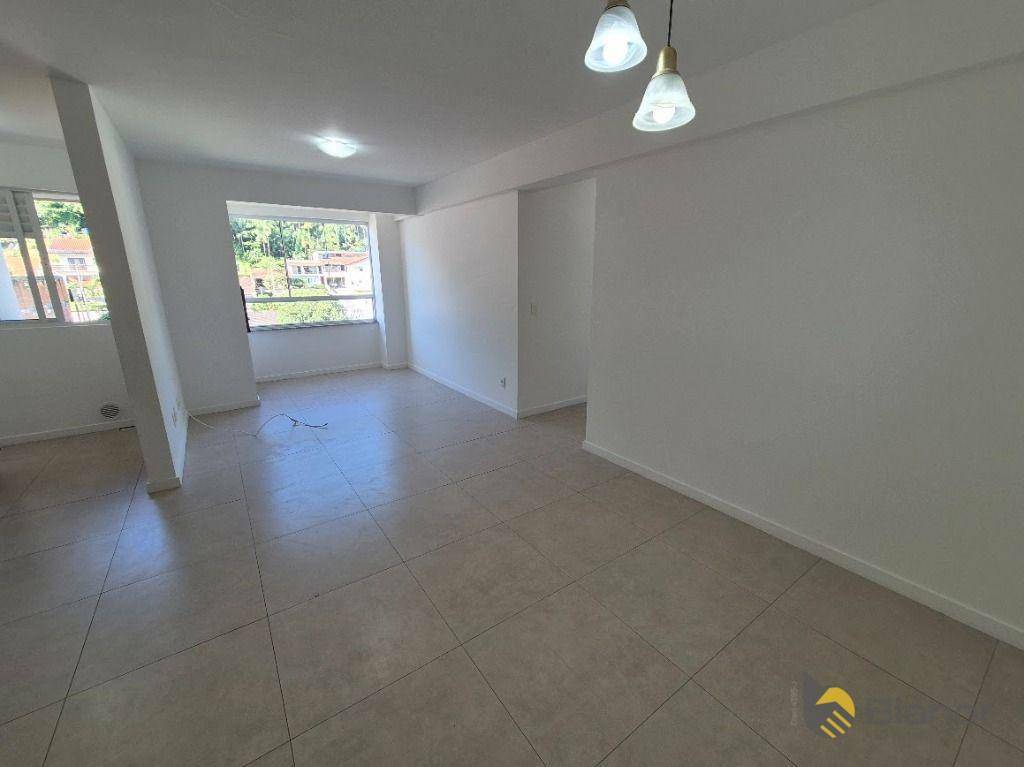 Apartamento para alugar com 3 quartos, 75m² - Foto 2