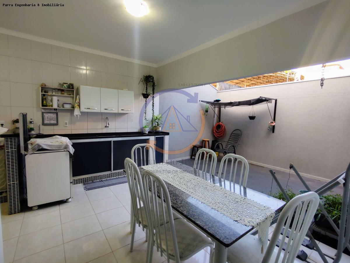 Casa à venda com 3 quartos, 200m² - Foto 11