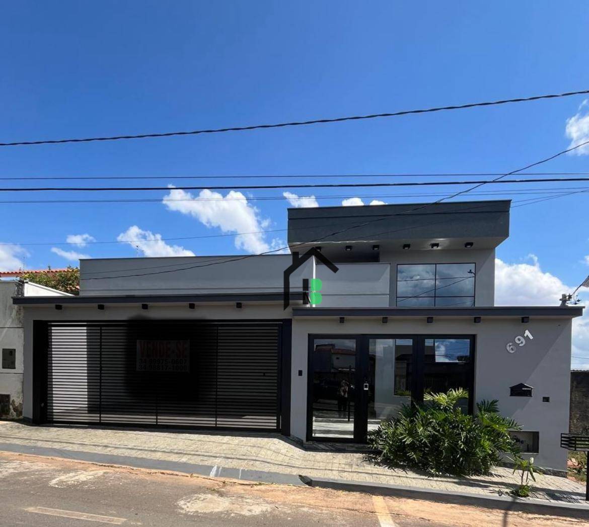 Casa, 3 quartos, 212 m² - Foto 1