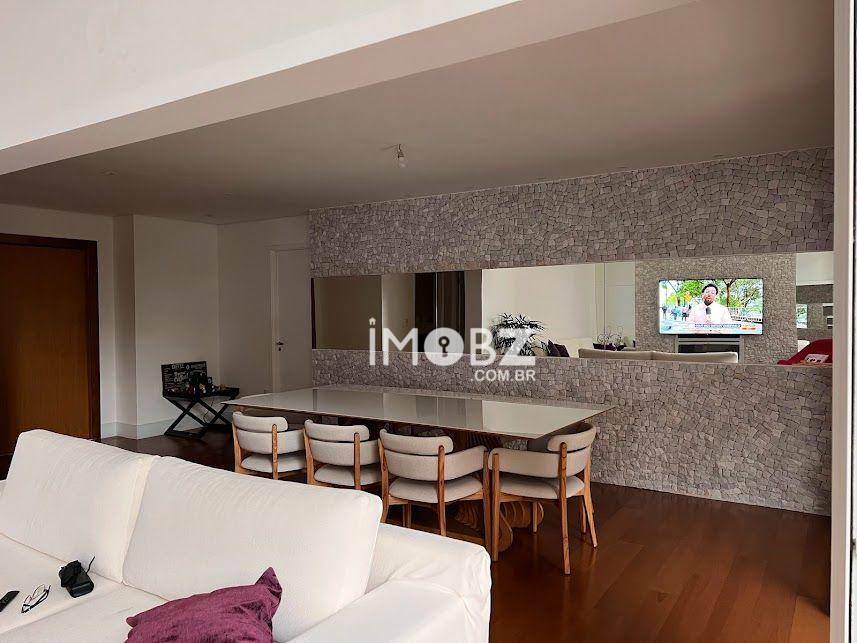 Apartamento à venda com 4 quartos, 238m² - Foto 2