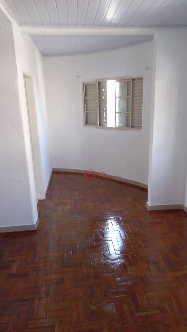 Casa para alugar com 1 quarto, 75m² - Foto 9