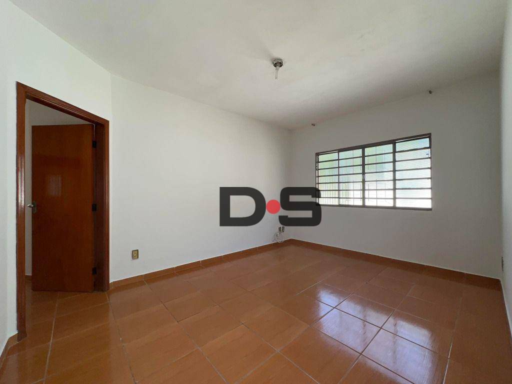 Casa à venda com 4 quartos, 164m² - Foto 2