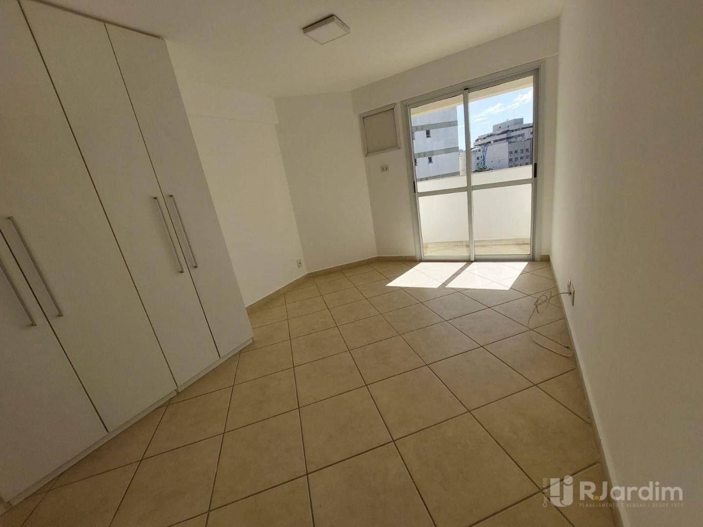 Apartamento para alugar com 3 quartos, 187m² - Foto 14