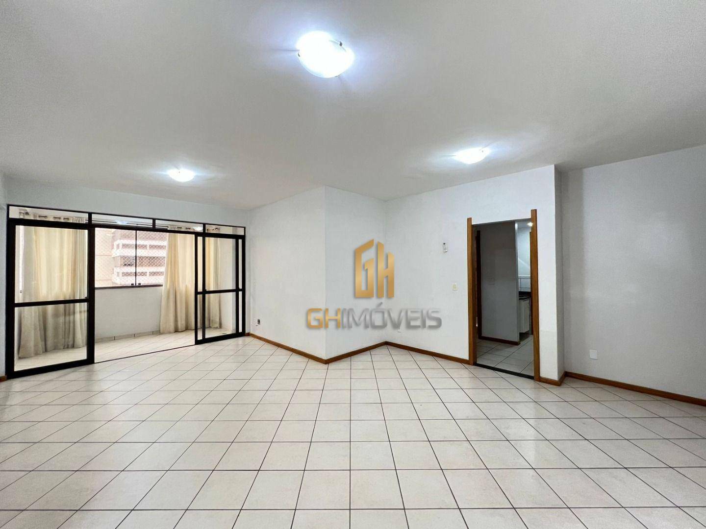 Apartamento à venda com 3 quartos, 121m² - Foto 1