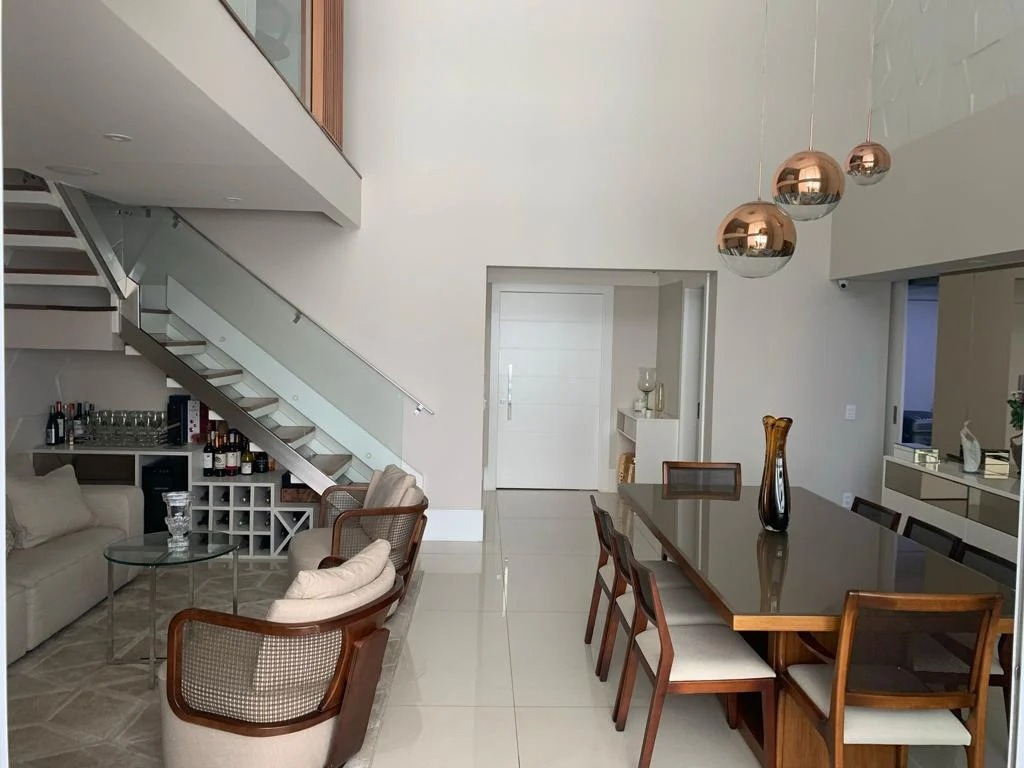 Apartamento à venda com 4 quartos, 196m² - Foto 1