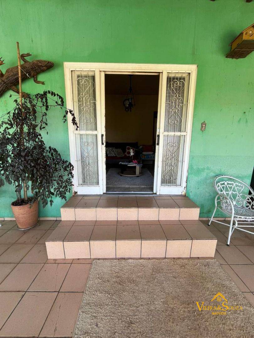 Chácara, 3 quartos, 1305 m² - Foto 4