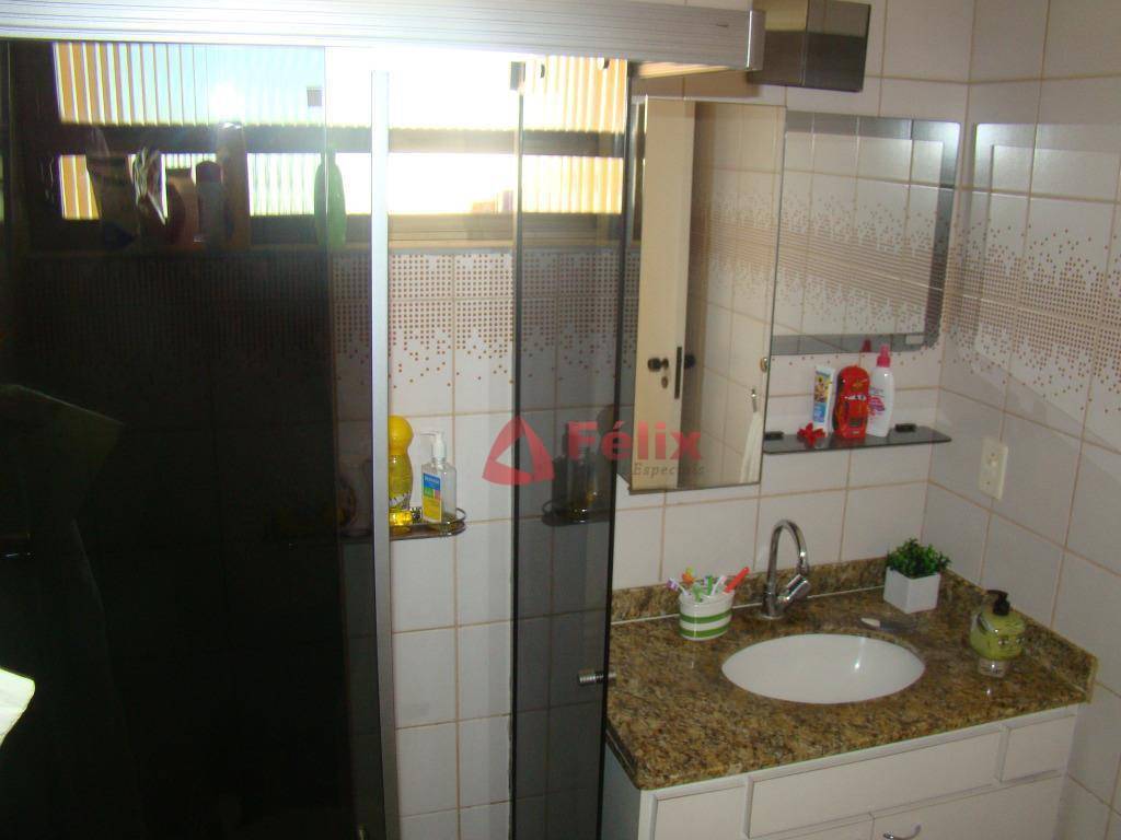 Apartamento à venda com 3 quartos, 153m² - Foto 2