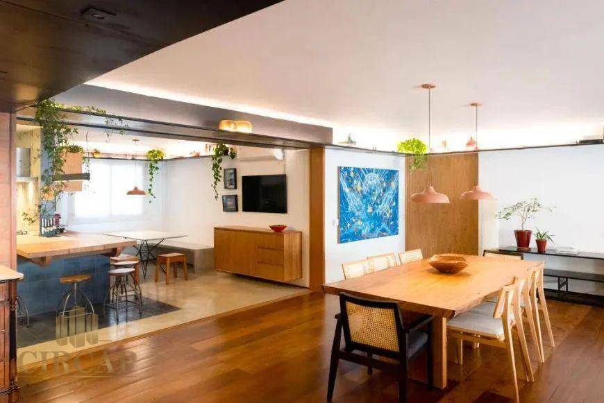 Apartamento para alugar com 3 quartos, 210m² - Foto 2