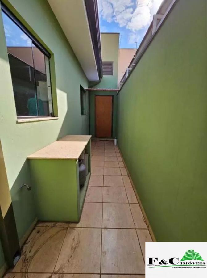 Casa à venda com 2 quartos, 250m² - Foto 4