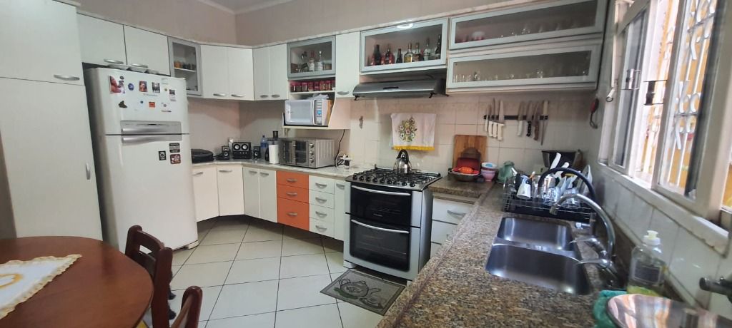 Sobrado à venda com 3 quartos, 200m² - Foto 13