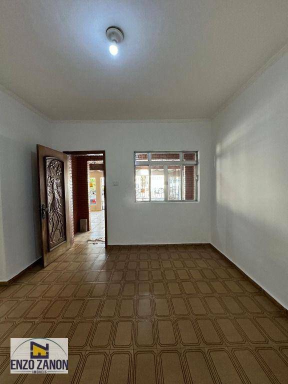 Casa para alugar com 2 quartos, 120m² - Foto 4