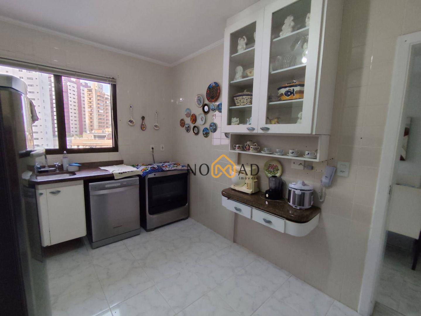 Apartamento à venda com 4 quartos, 195m² - Foto 32