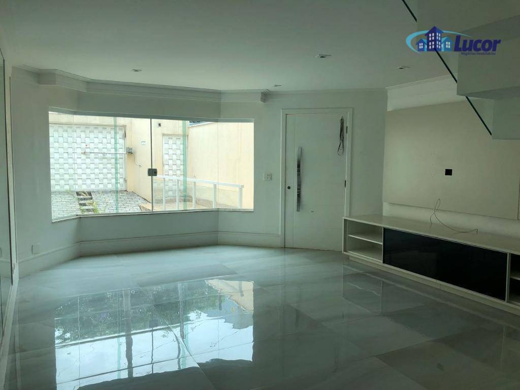 Sobrado à venda com 3 quartos, 270m² - Foto 1