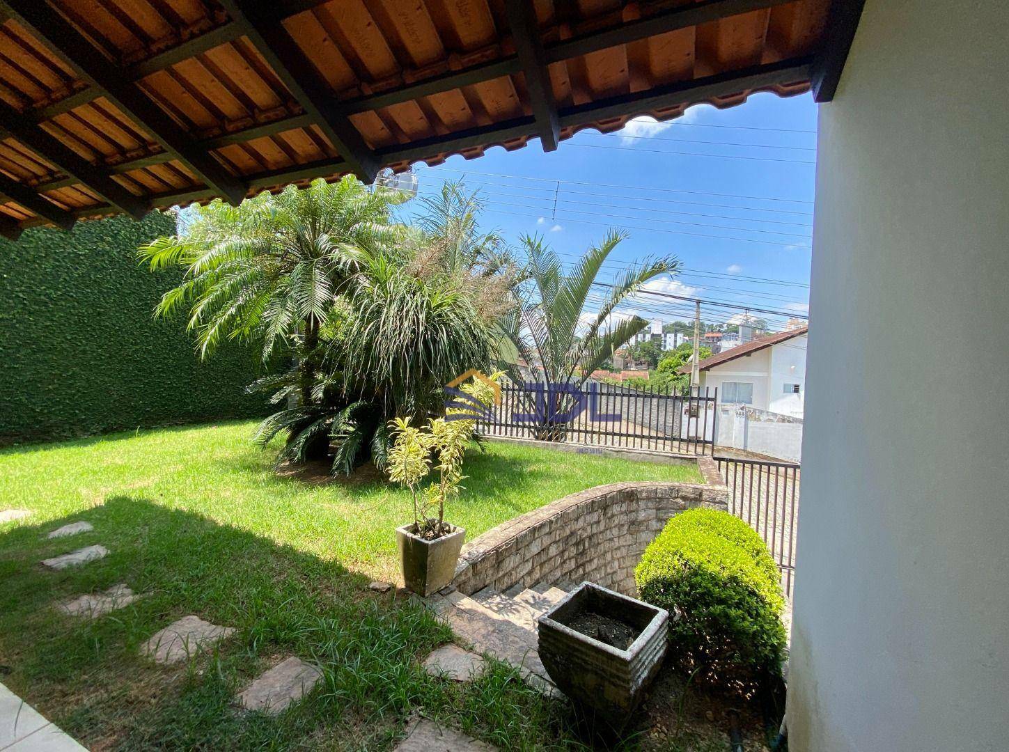 Casa à venda com 3 quartos, 250m² - Foto 5